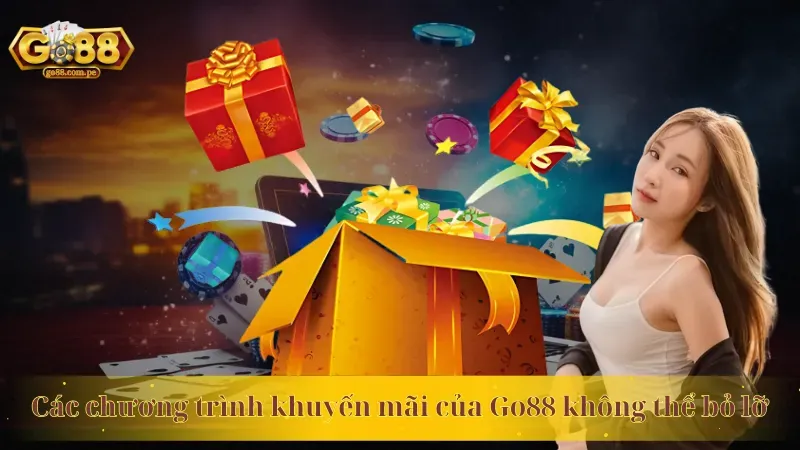 Hai chú gà chọi đang thi đấu trong trường gà
